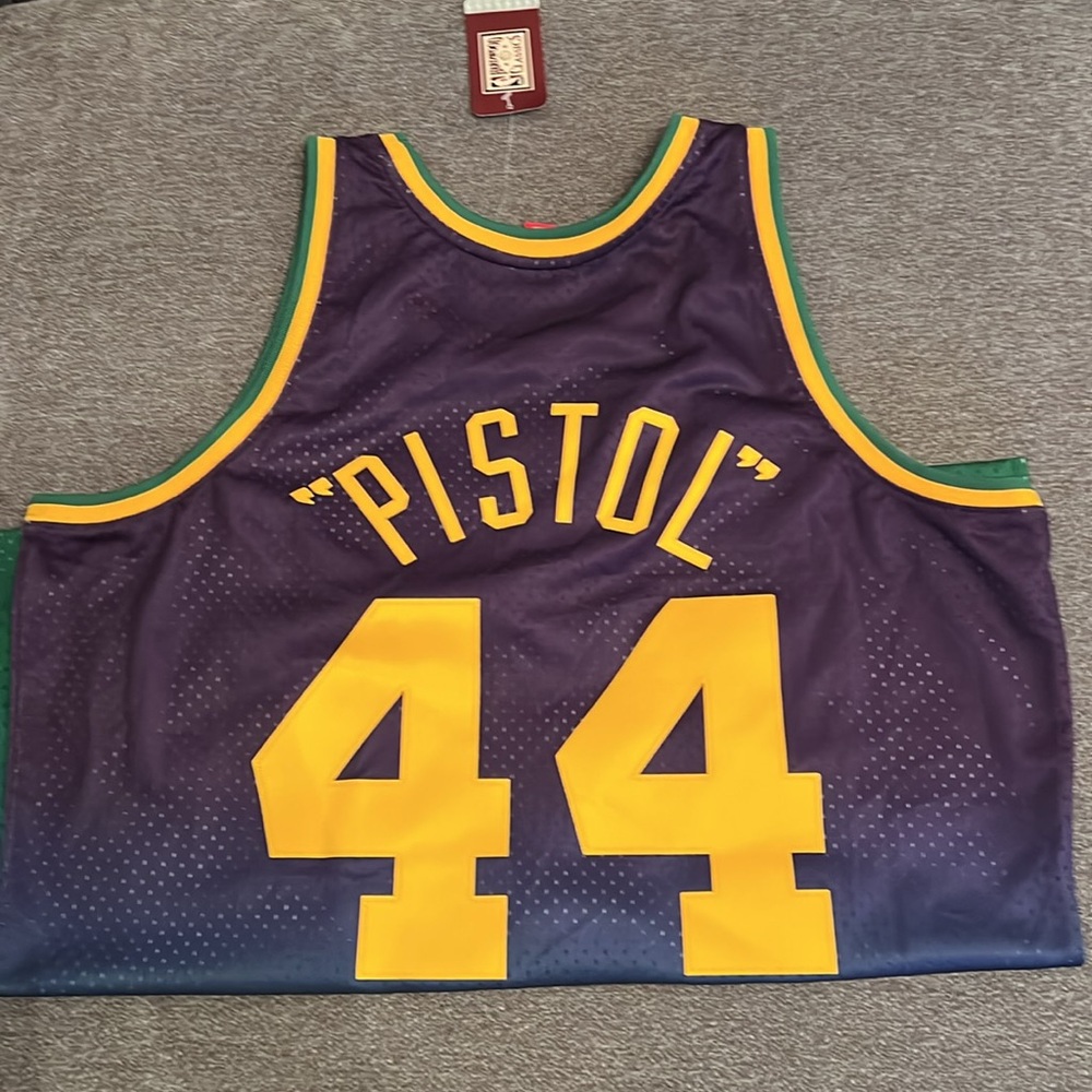 Mitchell & Ness “PISTOL” Pete Maravich 1974-75 Jazz Jersey Hardwood Classic. - Picture 9 of 10